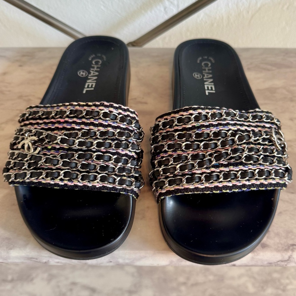 CHANEL Black Chain-Link Sandals / Slides - Picture 2 of 2